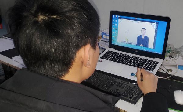 陕煤建设矿建二公司青年职工“变身”助力安全生产