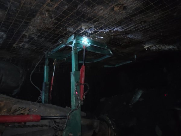 陕煤建设掘进公司:柠条塔项目部顺利完成掘进机临时支护作业