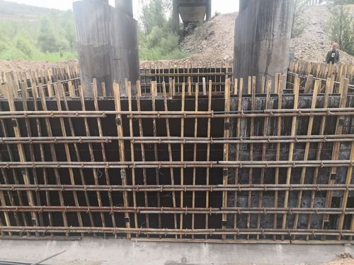 陕煤建设铜煤公司第二十一项目部承建柠条塔矿河道栈桥框架柱基础加固工程顺利开工建设