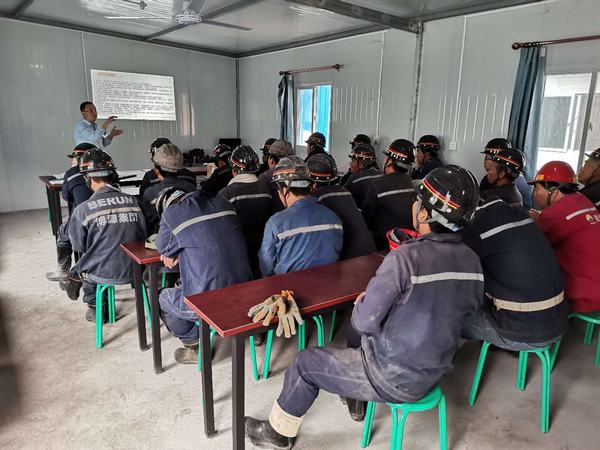 陕煤建设矿建二公司:把习近平总书记关于安全生产重要论述带到班组去