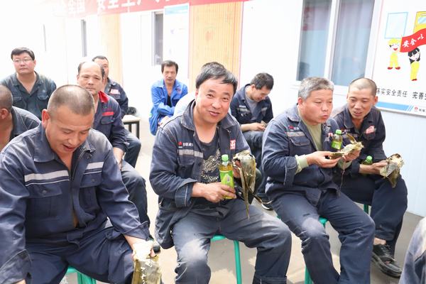 陕煤建设矿建二公司:“粽”情端午艾香情长