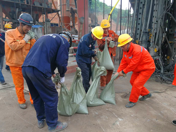 陕煤建设矿建三公司崔木项目部：不惧风雨，闻“汛”而动