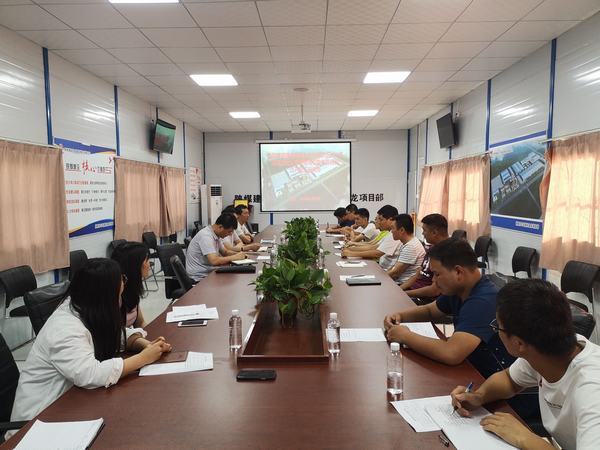 公司领导司正林一行深入渭南分公司南京金龙项目部召开青工座谈会