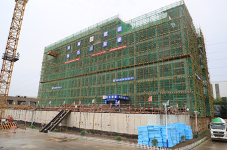 陕煤建设汉中分公司承建的汉钢公司新建综合办公楼项目顺利封顶