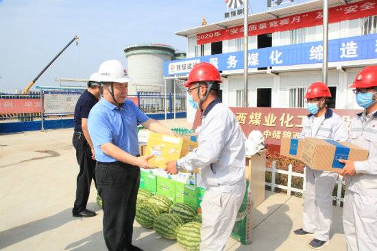 公司领导深入基层开展“送清凉”活动