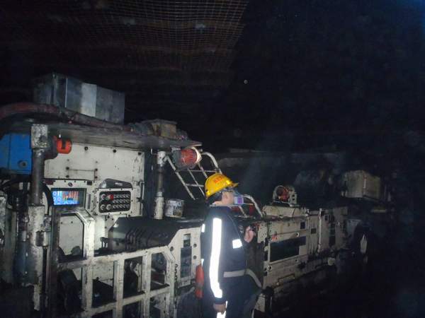 陕煤建设掘进公司:14部系统!8000米运距!铁军再次攻坚克难