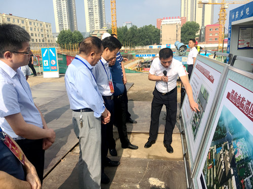 渭南市临渭区人大主任王进文一行深入大秦置业公司梅园新村项目检查指导工作