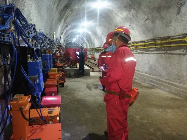 陕煤建设矿建二公司开展顶板管理专项检查