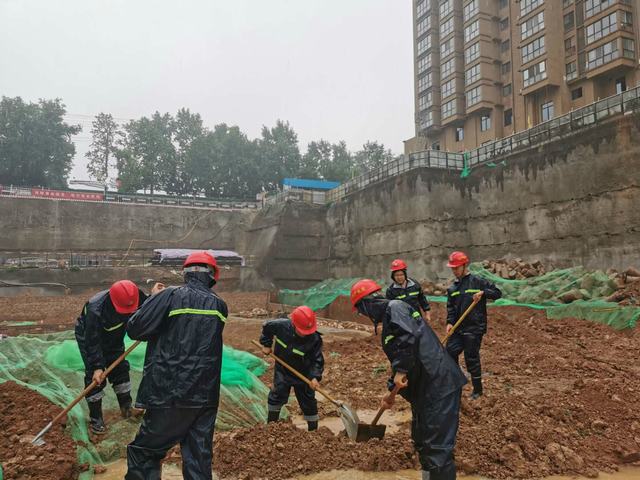 陕煤建设韩城分公司土建二项目部:雨期来临,闻“汛”而动,严阵以待抓“三防”