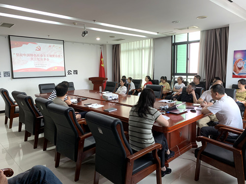 沿着先辈的革命足迹前进