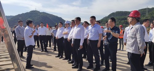 延安市市长薛占海莅临路桥分公司黄陵店头电厂项目调研