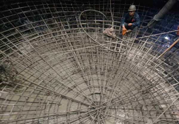 陕煤建设矿建三公司崔木项目部北翼进风立井井筒顺利到底