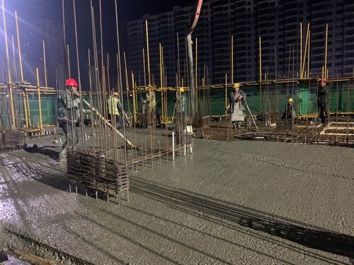 陕煤建设铜煤公司第一项目部金地华府项目大干热潮迎风起，攻坚克难战鼓擂