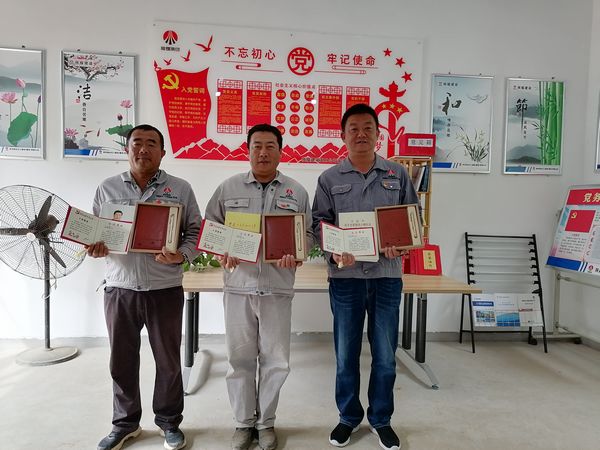 陕煤建设天工公司基层党支部为党员过“政治生日”增强党员的荣誉感