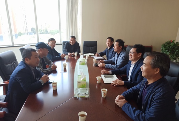 陕西能源职业技术学院招生就业处处长于涛一行莅临建设集团交流座谈