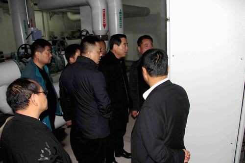 铜川矿业公司副总经理郭全营一行深入铜煤1#、2#小区现场检查指导供暖准备工作