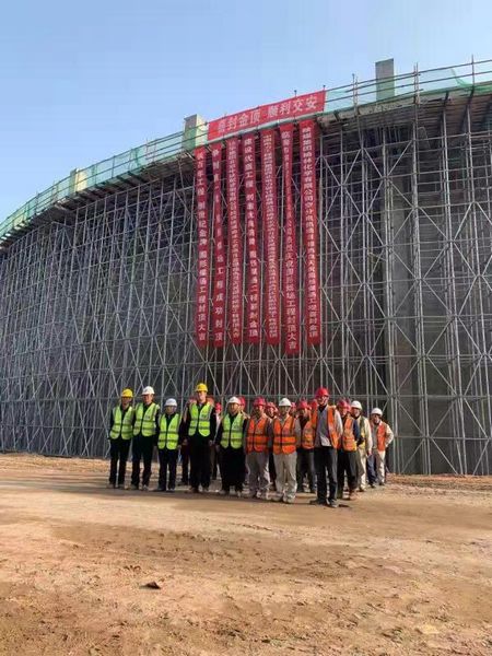 陕煤建设天工公司圆形煤场工程喜登金顶顺利移交