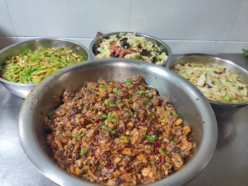 陕煤建设铜煤公司：高品质饭菜让职工食堂“火起来”