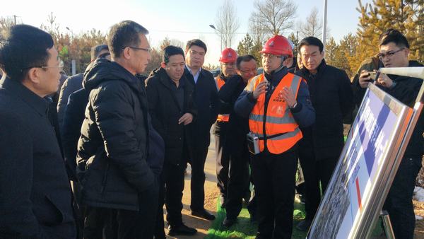 榆林市政协副主席、政府秘书长、科创新城管委会主任赵志平一行莅临科创新城市政一期工程N1项目指导工作