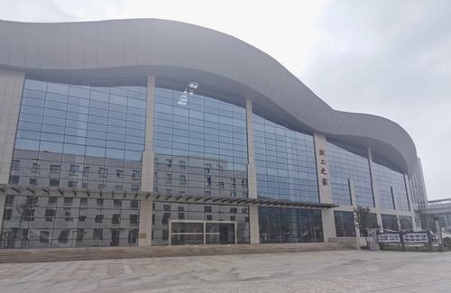 陕煤建设铜煤公司承建的麟游园子沟矿井及选煤厂文体活动中心荣获“太阳杯”工程