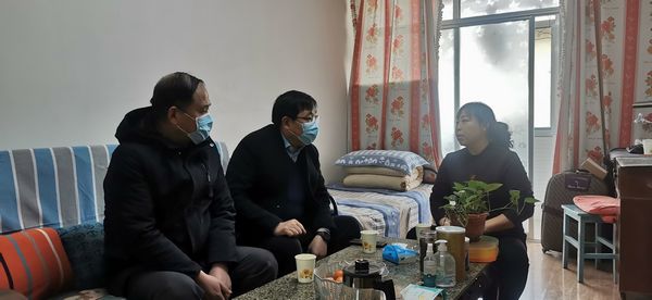 陕煤建设天工公司党政工访贫困 “疫”常精彩送温暖