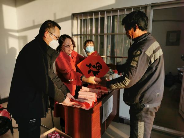 陕煤建设洗选煤运营公司澄合山阳运营项目部:迎新年 赠春联 送祝福 暖人心