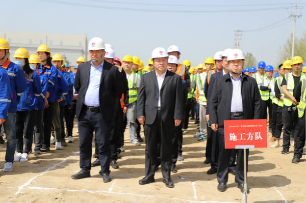 宁兴刚、王宁应邀参加汉中市项目签约暨集中开工仪式