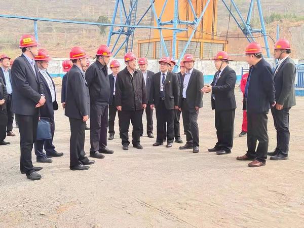 韩城矿业董事长张维新莅临陕煤建设矿建二公司王峰项目部检查指导工作
