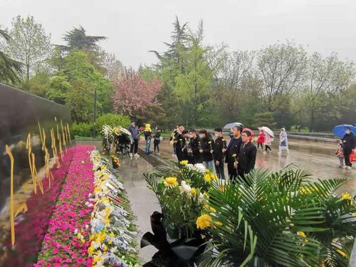 陕煤建设铜煤公司第二项目部党支部开展“缅怀革命先烈、重温革命历史”主题党日活动