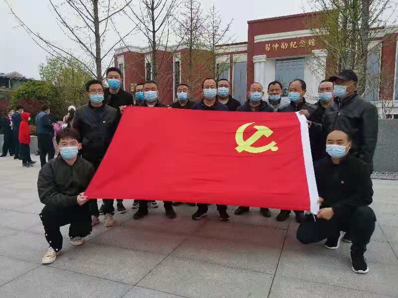 陕煤建设天工公司土建第十二党支部开展“祭扫烈士陵园,缅怀革命先烈”主题党日活动