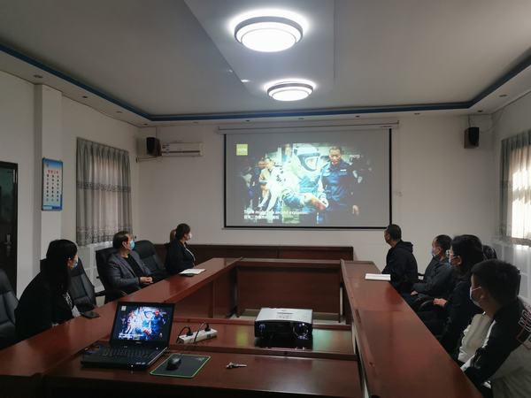 陕煤建设设备租赁中心:积极开展反恐维稳宣传