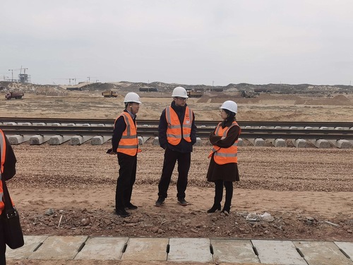 中铁西安勘察设计研究院副院长谭文莅临路桥分公司榆林化学项目检查指导