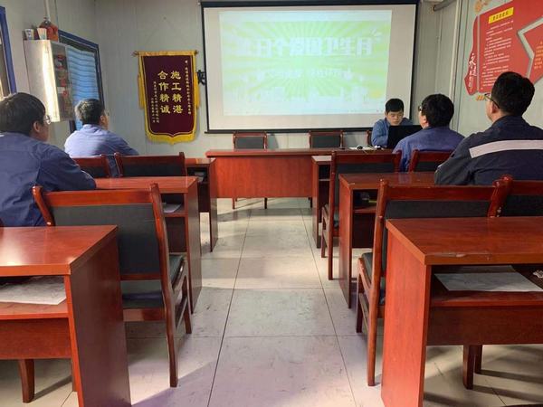 陕煤建设韩城分公司安装三项目部青年行动做好爱国卫生运动