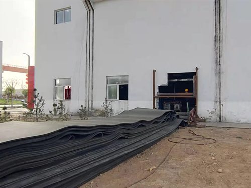 陕煤建设机电安装公司曹家滩项目部施工大干迎“五一”