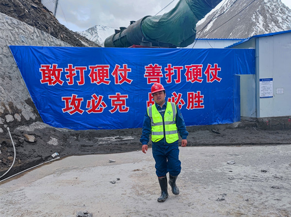 天山深处显身手  身先士卒开新局