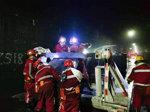 陕煤建机电安装公司曹家滩项目部顺利完成皮带回撤工程
