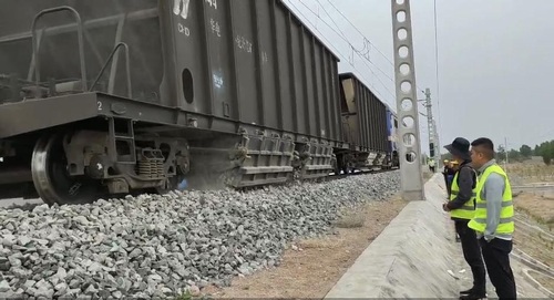 陕煤建设路桥分公司靖神铁路液化厂标段道砟补砟任务圆满完成