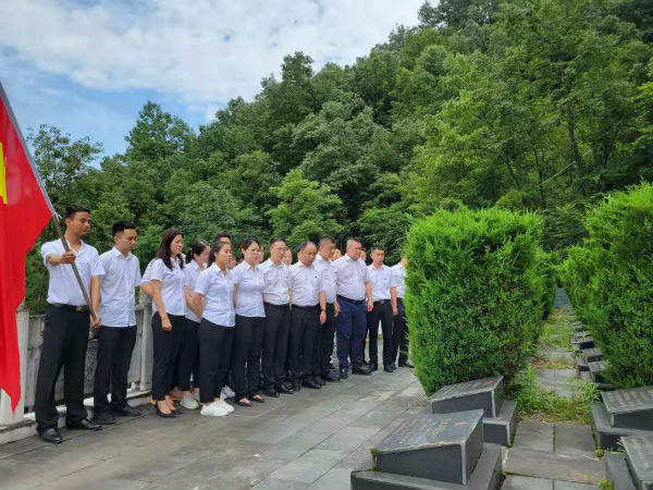 陕煤建设汉中分公司赴川陕革命根据地镇巴红色文化教育基地开展红色教育活动