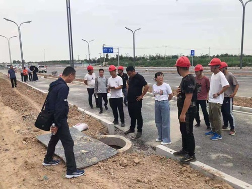 秦汉新城基建公司联合检查组莅临陕煤建设路桥分公司汉风五路项目部检查指导工作