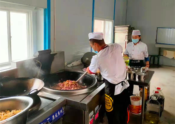 陕煤建设矿建三公司崔木项目部： 为职工办实事，“新”食堂暖人心