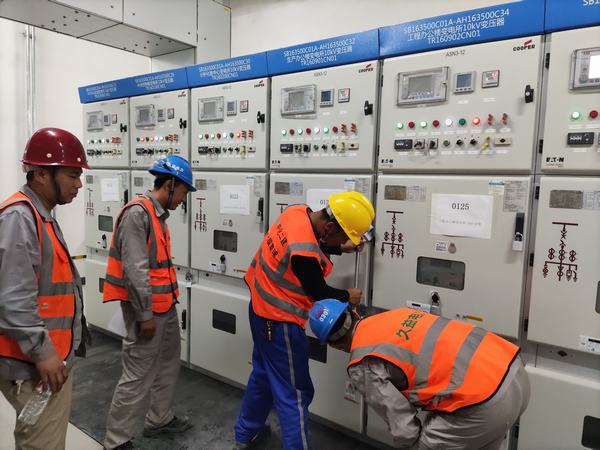 陕煤建设铜煤公司承建的榆林化学小厂前区检维修中心送电成功