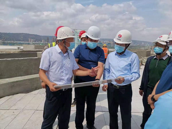 彬州市市长陈加宝莅临陕煤建设咸阳分公司银西高铁彬州站前广场项目调研指导