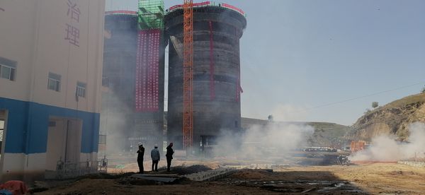 陕煤建设天工公司安装三部精煤仓 滑模施工顺利完成