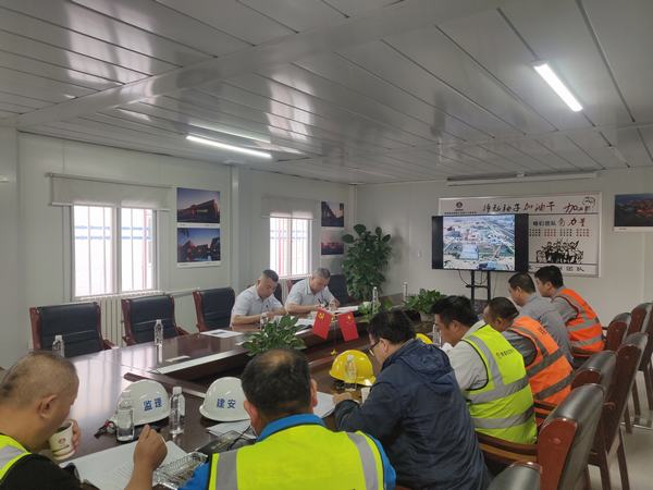 陕煤建设铜煤公司第十六项目部承建的榆林化学厂前区培训中心工程顺利通过主体结构验收