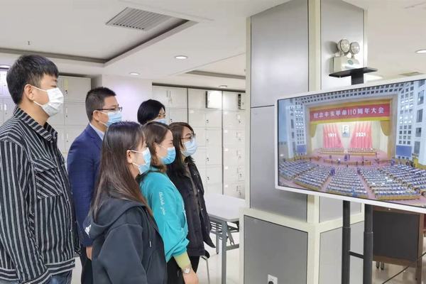 陕煤建设矿建二公司组织观看纪念辛亥革命110周年大会