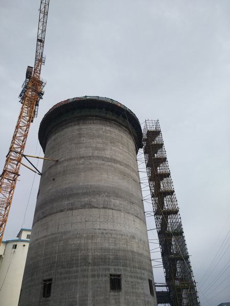 陕煤建设铜煤公司第二十一项目部新增汽车装车仓滑模施工顺利完成