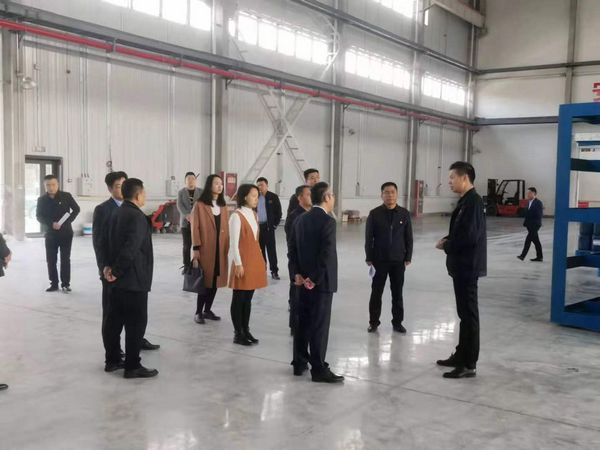 渭南市目标责任考核办副主任吴磊一行深入陕煤建设天工公司施工的3万吨/年矿用高分子材料工业化示范项目检查指导工作