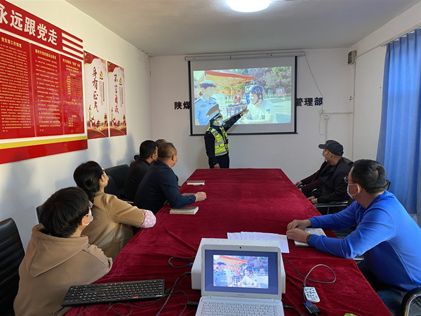 陕煤建设澄合分公司物管部开展“一盔一带”交通安全主题宣传活动