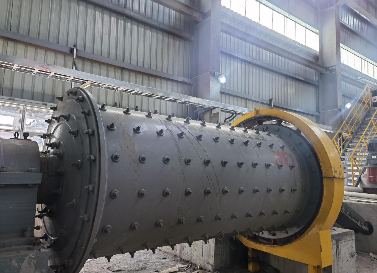 陕煤建设汉中分公司承建龙钢集团烧结机头电除尘项目清洗车间球磨机设备试车成功