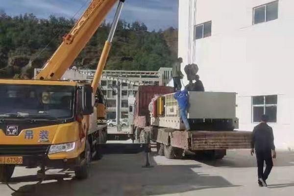 陕煤建设矿建二公司车村项目部争分夺秒安装忙